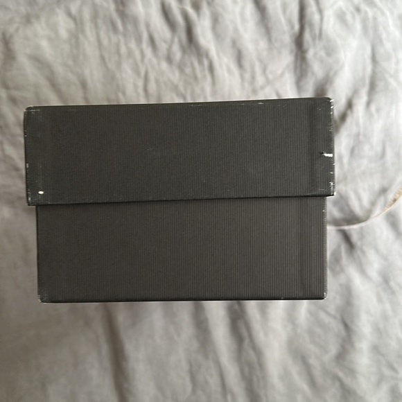 Box only. No shoes. - Picture 4 of 10